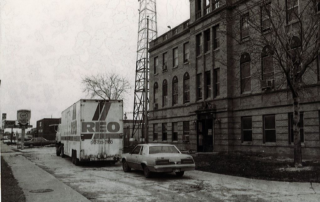 Cook County Sheriff's Police Department moving out of 8970 N. Milwaukee Ave., 1984.